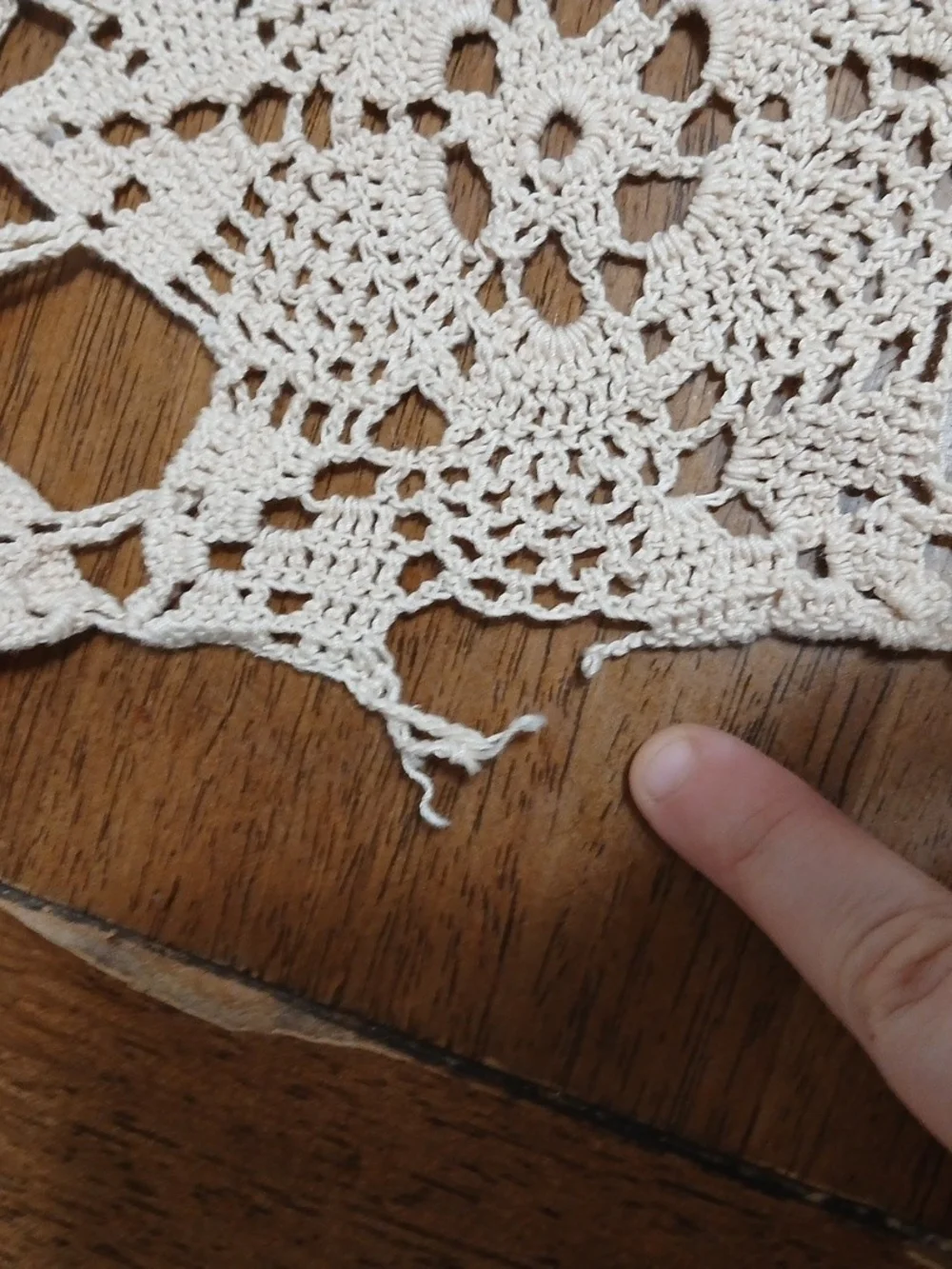 Vintage Handmade Crochet Lace Cotton Ecru Bed Coverlet Scallop Tablecloth 108x50